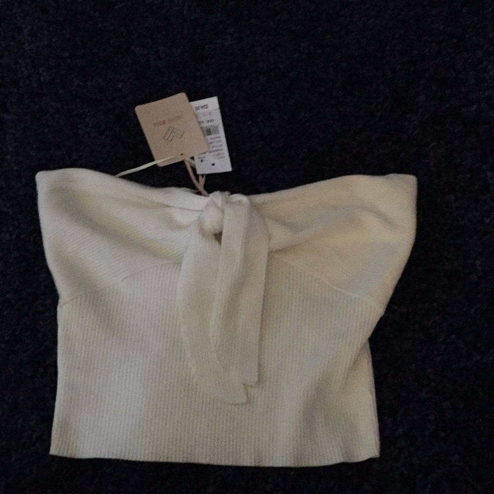 Women’s tube top.
